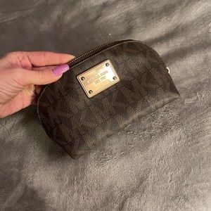 Micheal kors make up bag